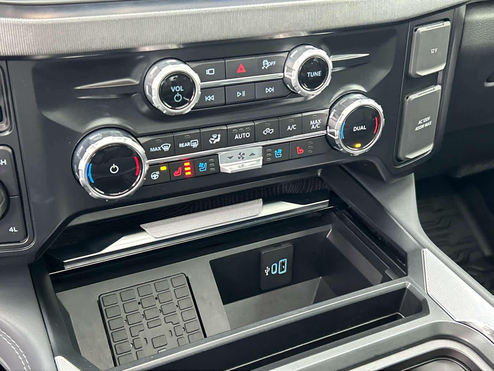 Certified 2025 Ford F350 Platinum image 37