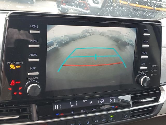 Used 2023 Toyota Sienna XLE image 18