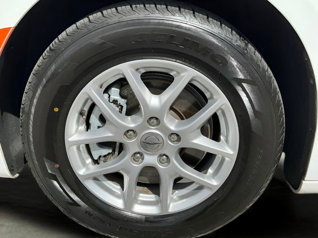 Used 2023 Chrysler Pacifica Touring-L image 21