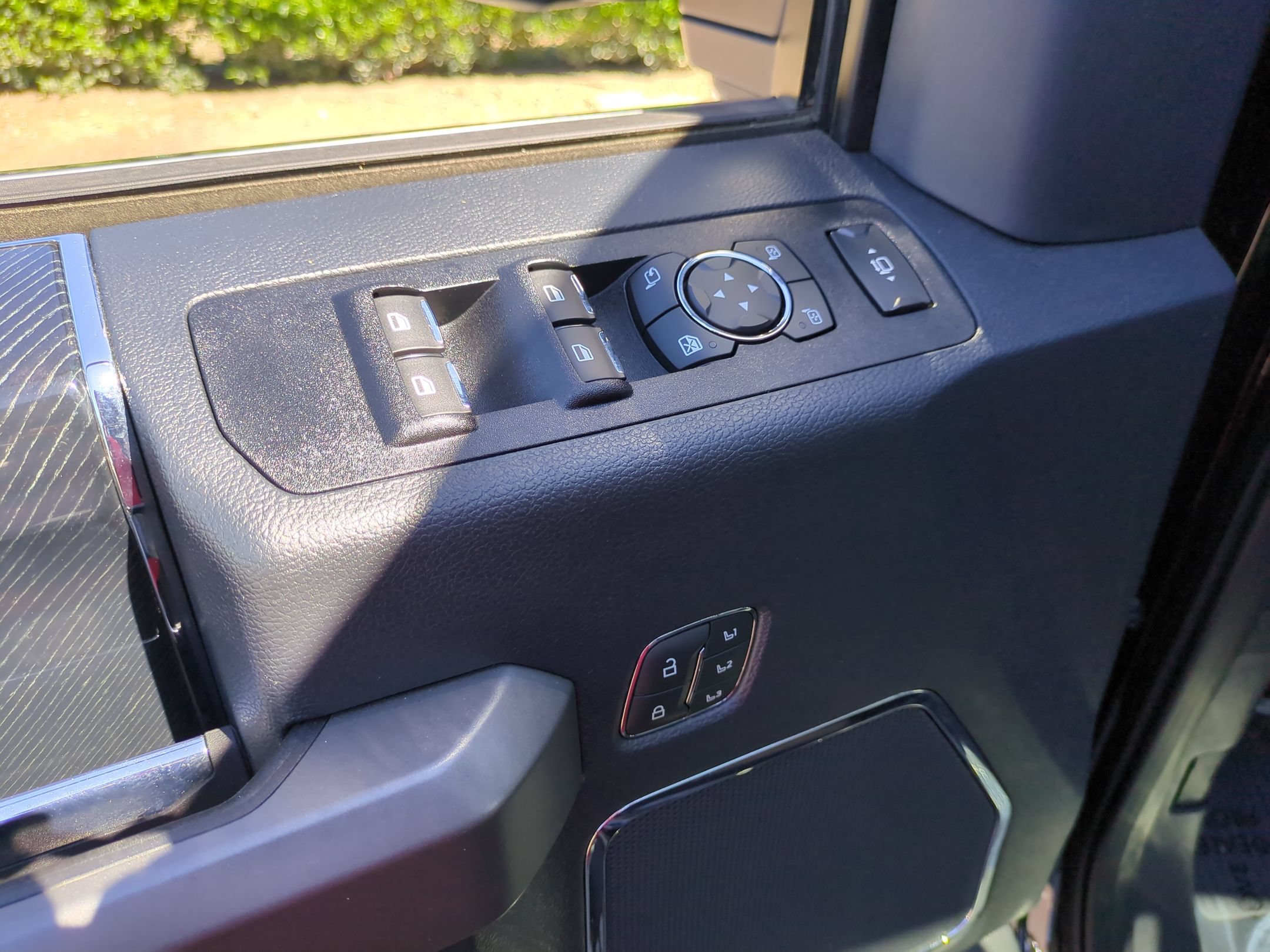 Certified 2022 Ford F250 Platinum w/ Tremor Off-Road Package AWD/4WD image 15