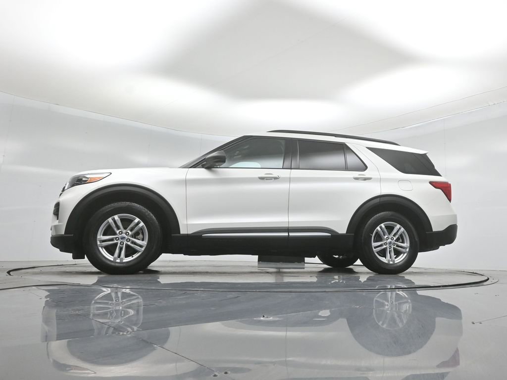Certified 2024 Ford Explorer XLT RWD image 48
