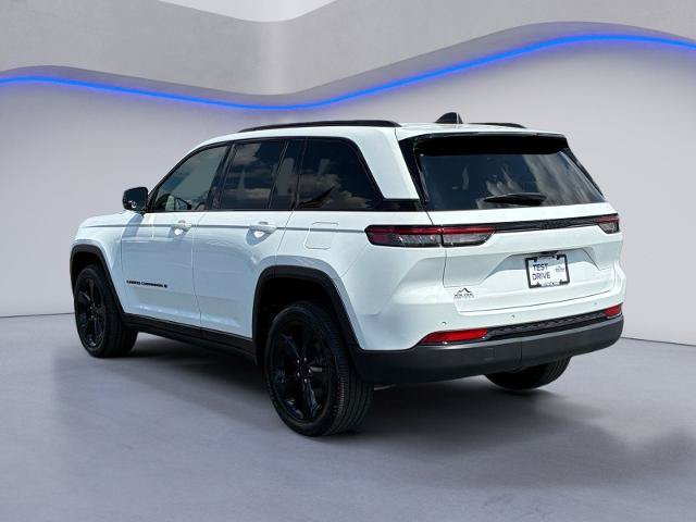 Used 2024 Jeep Grand Cherokee Altitude RWD image 3