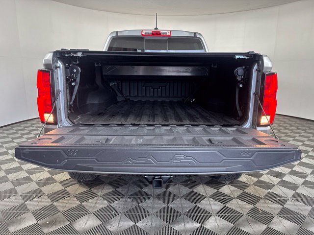Used 2025 Chevrolet Colorado ZR2 w/ Technology Package AWD/4WD image 21