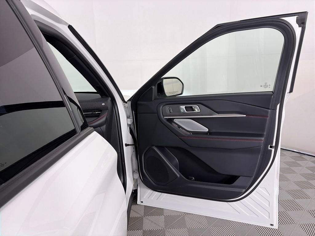 Certified 2025 Ford Explorer ST image 31