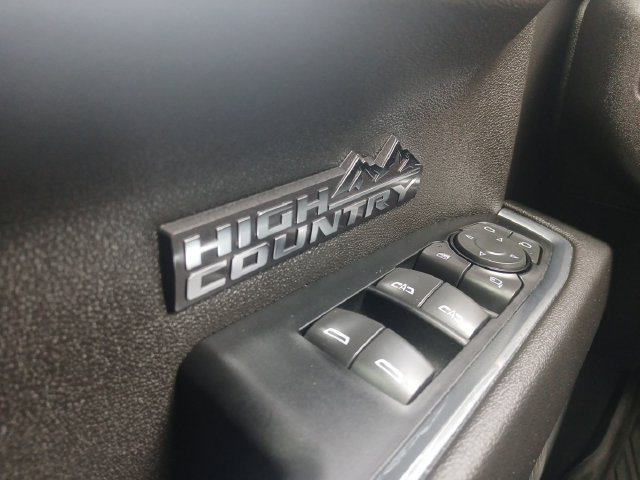 Used 2024 Chevrolet Silverado 1500 High Country w/ Technology Package AWD/4WD image 8