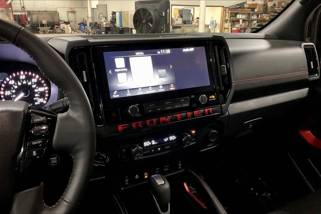 Used 2025 Nissan Frontier PRO-4X w/ Pro Convenience Package image 8