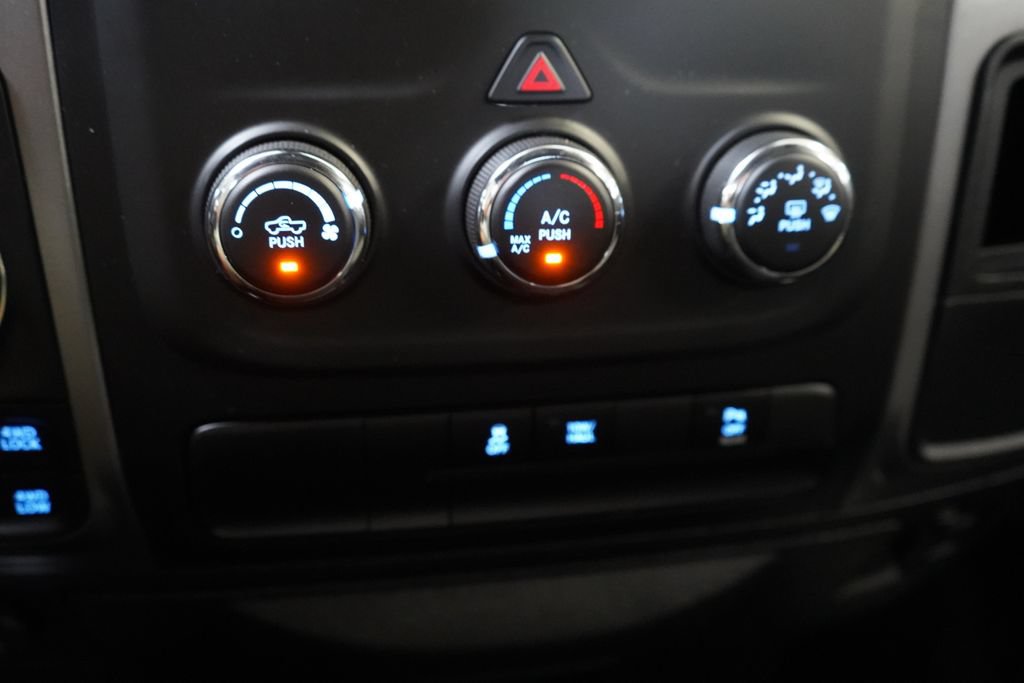 Used 2024 RAM 1500 Warlock AWD/4WD image 34