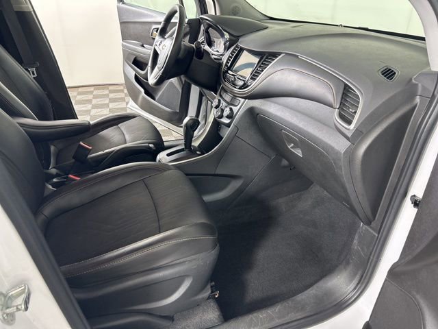 Used 2018 Chevrolet Trax LT w/ LT Convenience Package image 19
