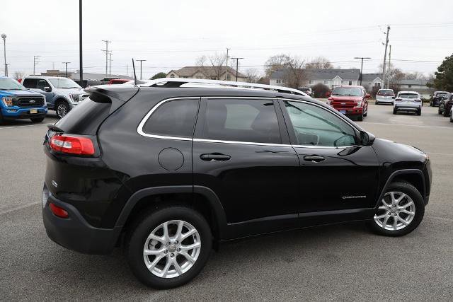 Used 2017 Jeep Cherokee Latitude image 3