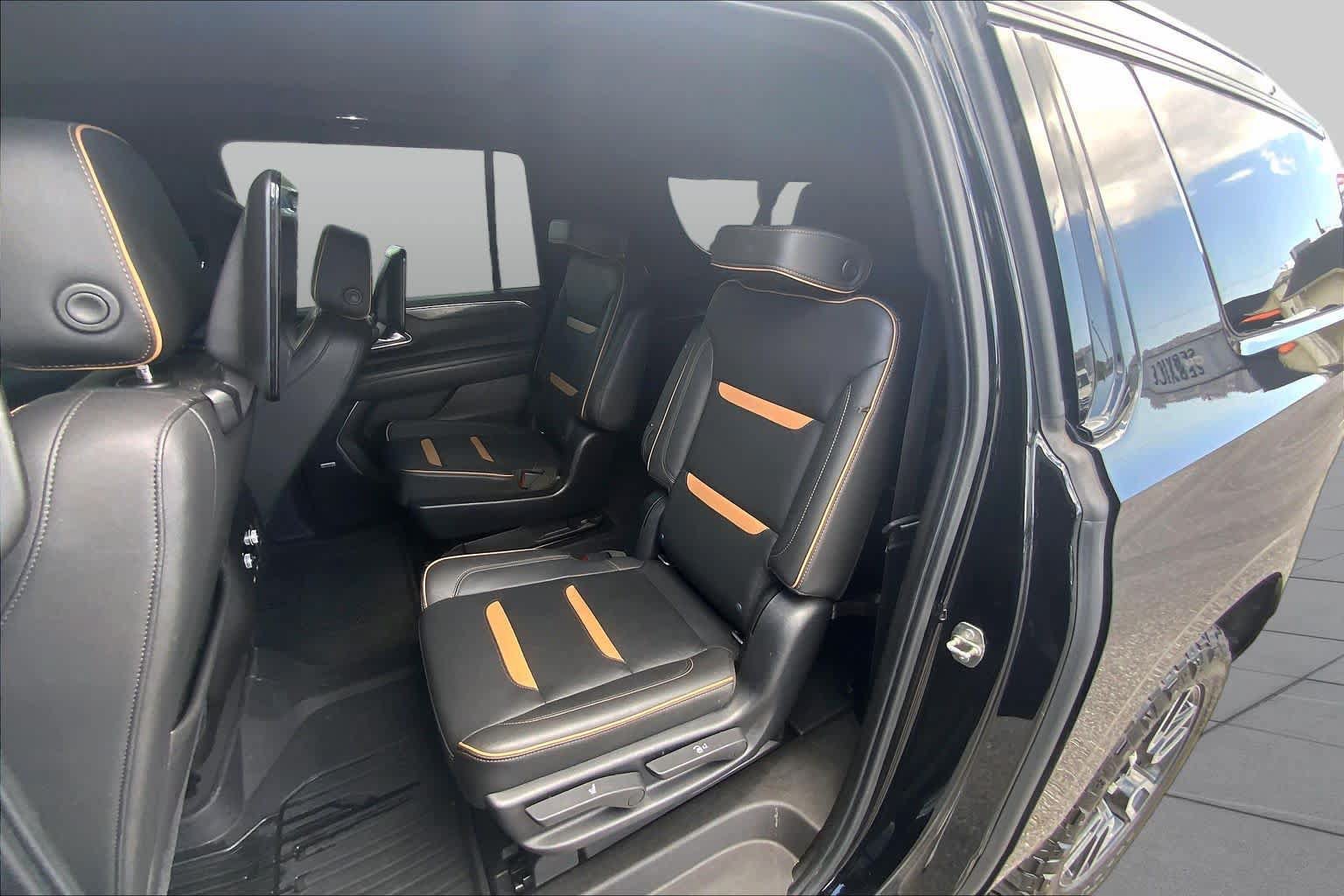 Used 2021 GMC Yukon XL AT4 w/ AT4 Premium Plus Package AWD/4WD image 19