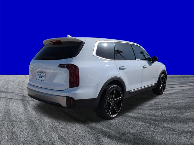 Used 2025 Kia Telluride LX FWD image 4