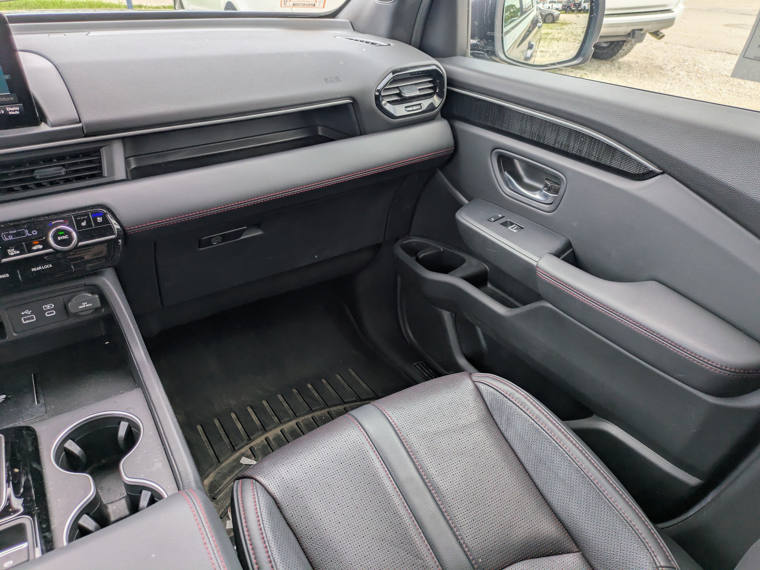 Used 2025 Honda Pilot Black Edition image 16
