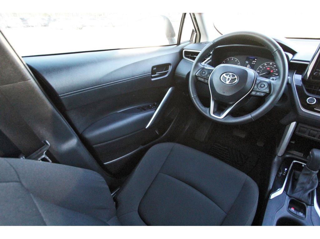 Used 2024 Toyota Corolla Cross LE image 11