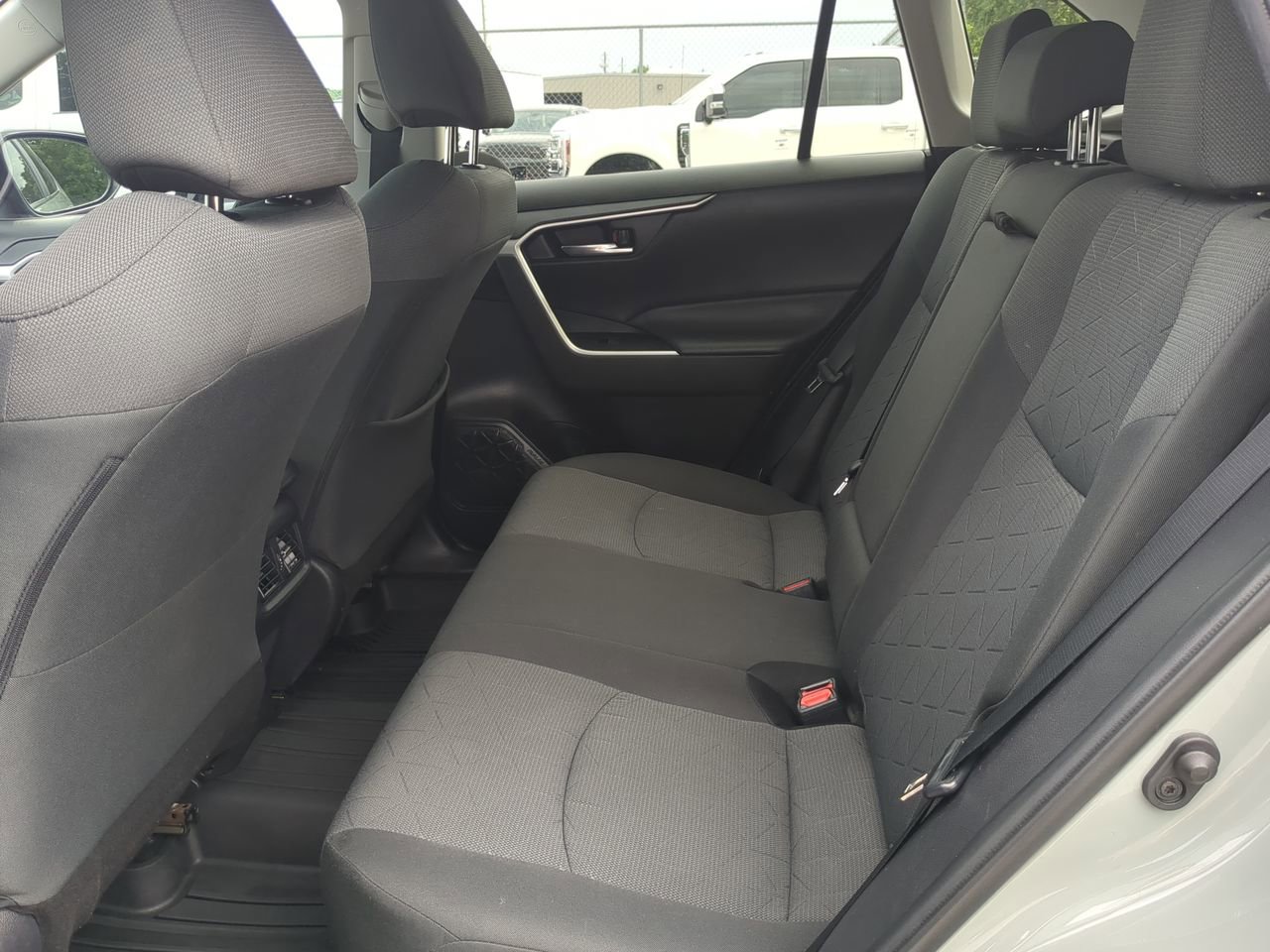 Used 2022 Toyota RAV4 XLE FWD image 12