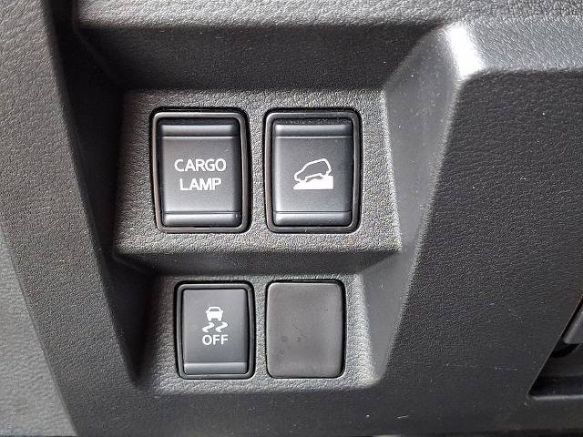 Used 2024 Nissan Frontier SV AWD/4WD image 26
