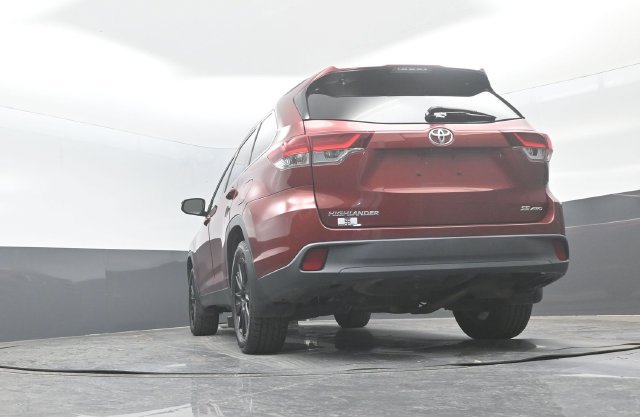 Used 2019 Toyota Highlander SE AWD/4WD image 25
