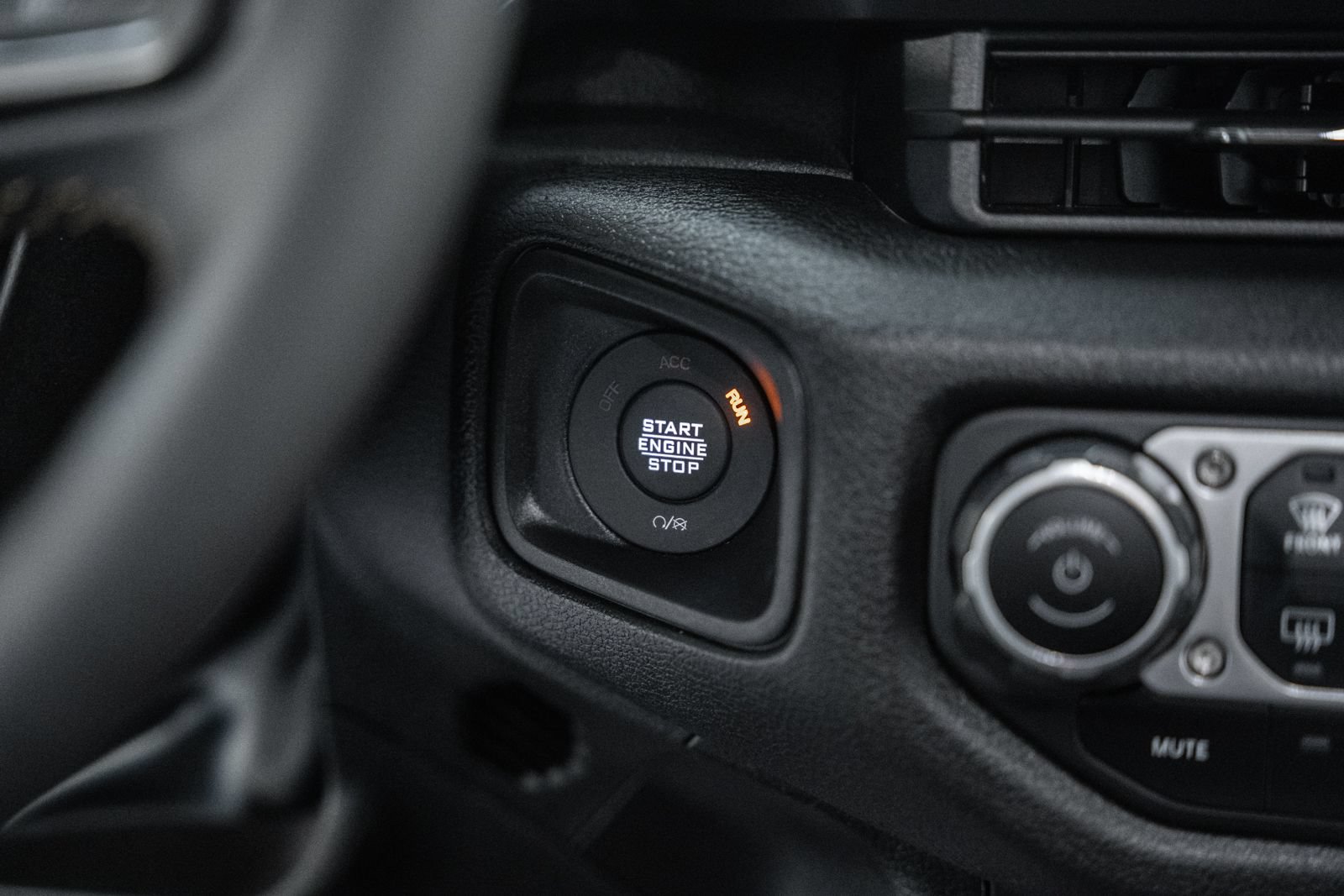 Used 2024 Jeep Wrangler Unlimited w/ Convenience Group AWD/4WD image 28