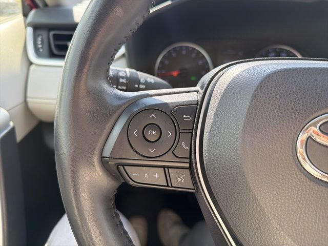 Used 2020 Toyota RAV4 XLE Premium FWD image 21