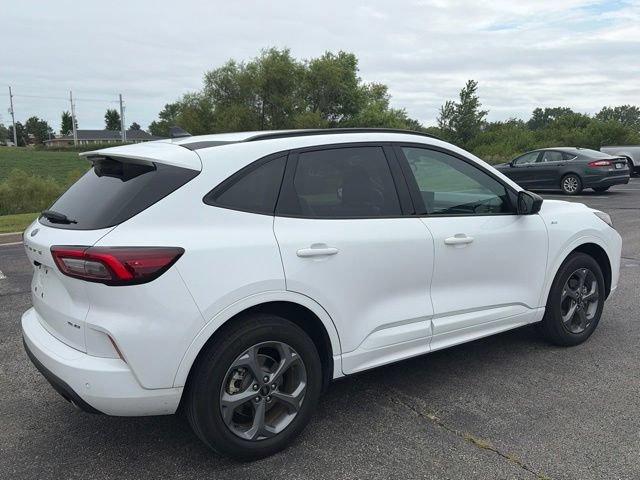 Certified 2023 Ford Escape ST-Line w/ Tech Pack #1 AWD/4WD image 4