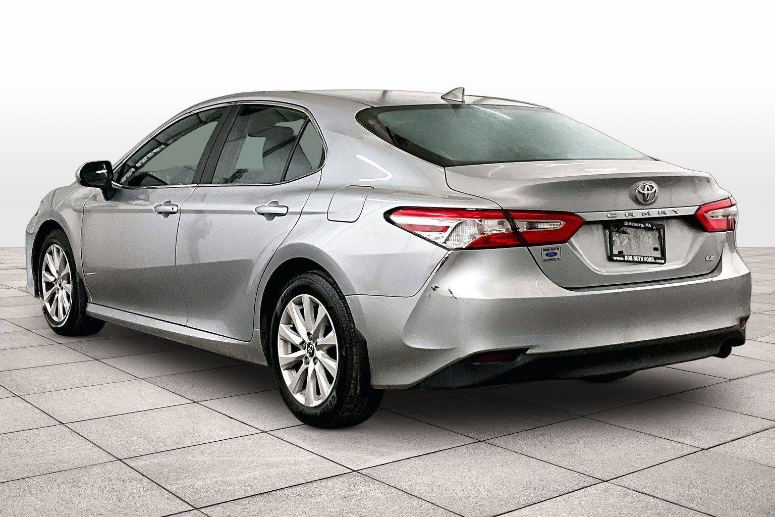 Used 2020 Toyota Camry LE image 10