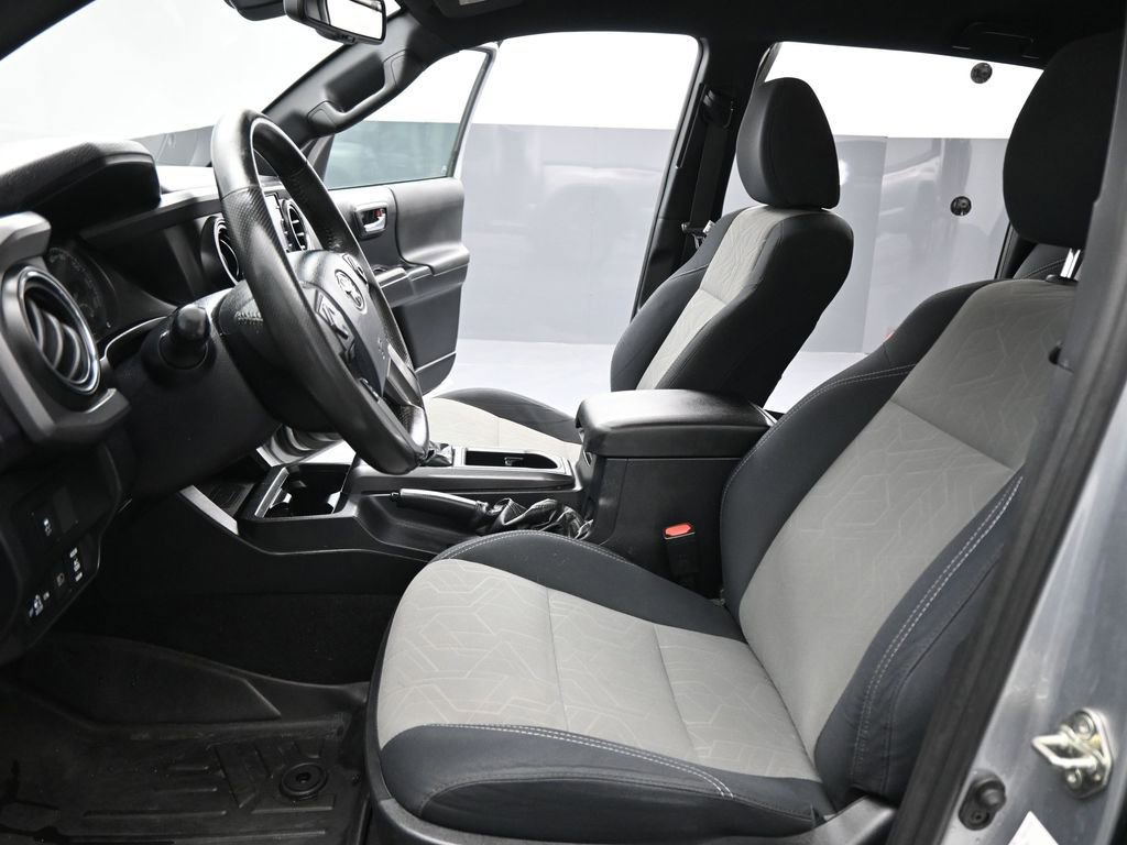 Used 2020 Toyota Tacoma TRD Off-Road image 9