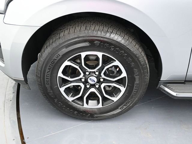 Certified 2023 Ford Expedition XLT image 9