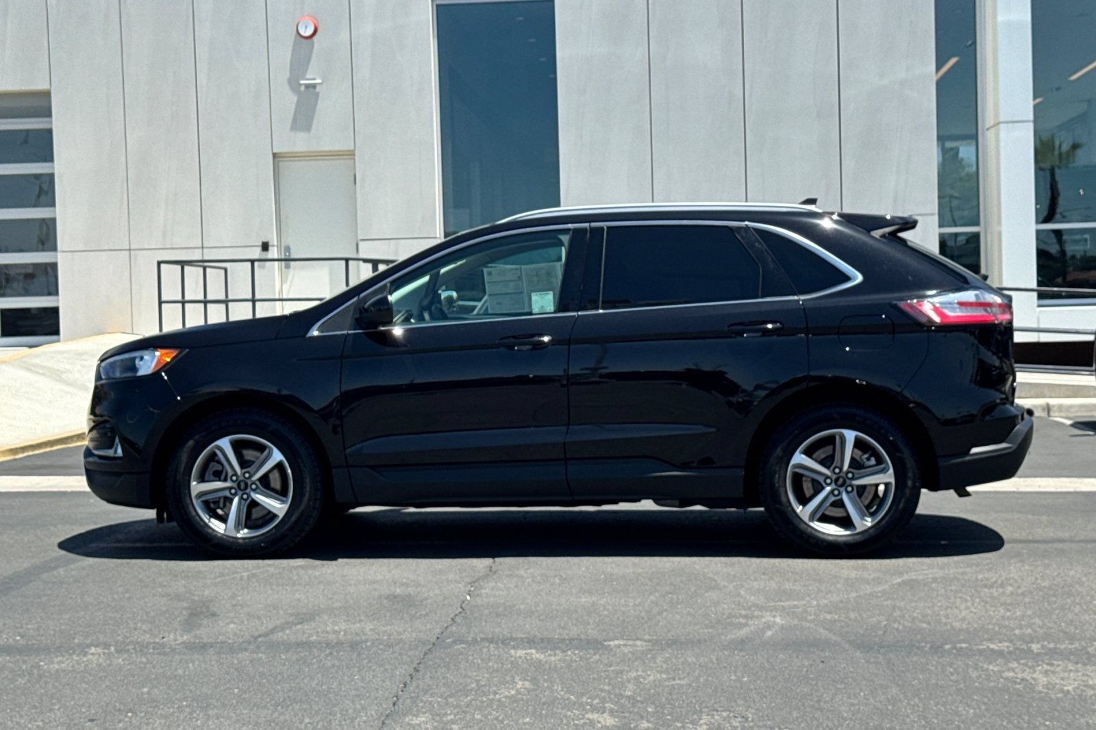 Certified 2024 Ford Edge SEL w/ Convenience Package AWD/4WD image 6