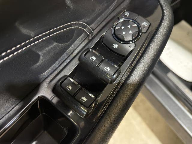 Certified 2020 Ford Edge Titanium FWD image 11