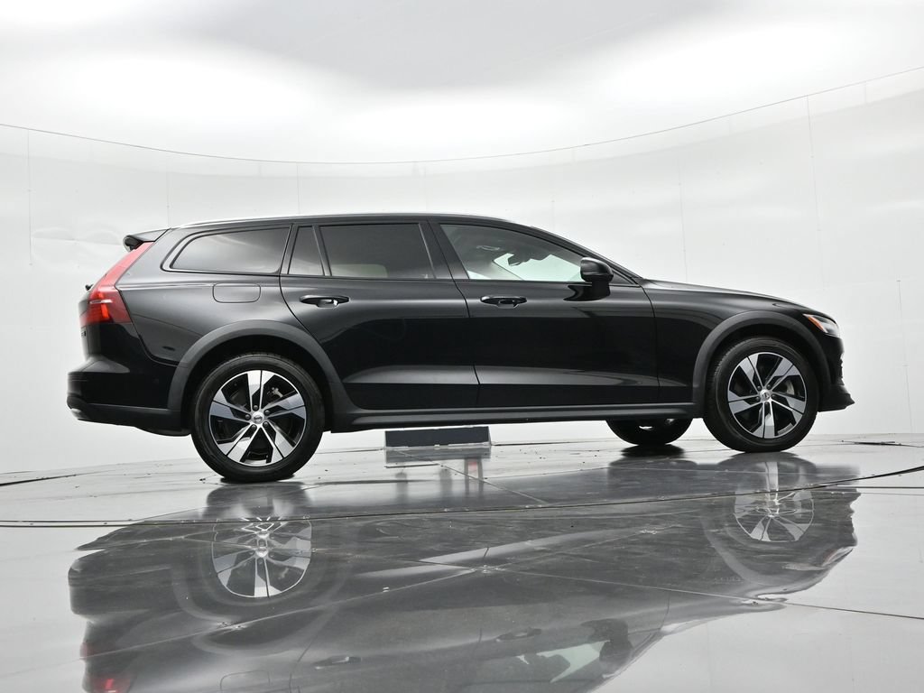 Used 2024 Volvo V60 B5 Cross Country Plus AWD/4WD image 21