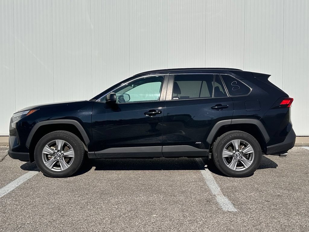 Used 2023 Toyota RAV4 LE AWD/4WD image 3