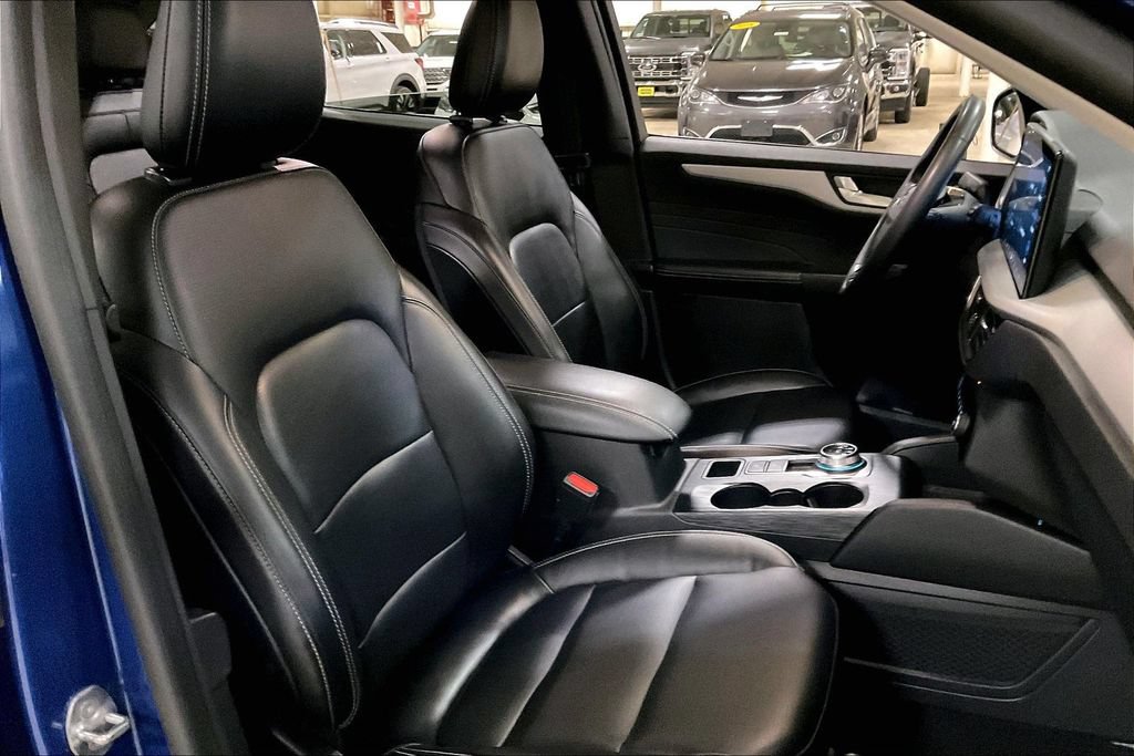 Certified 2023 Ford Escape Platinum AWD/4WD image 7