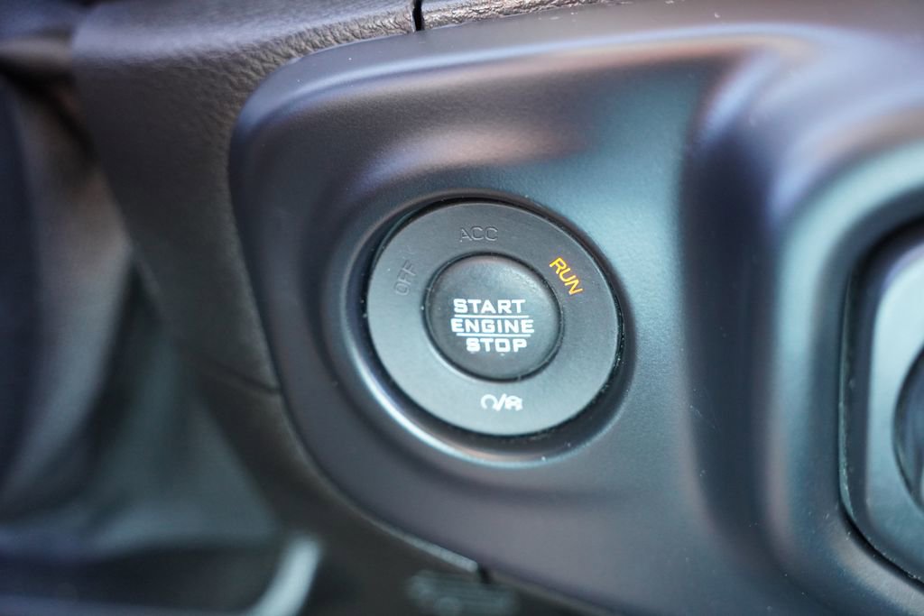 Used 2019 Jeep Wrangler Unlimited Sahara w/ Uconnect 4C Nav & Sound Group AWD/4WD image 28