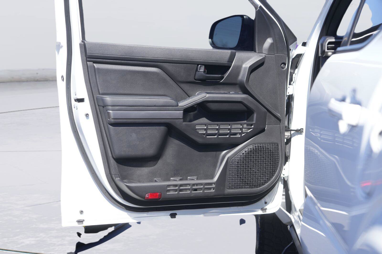 Used 2025 Toyota Tacoma SR5 AWD/4WD image 30