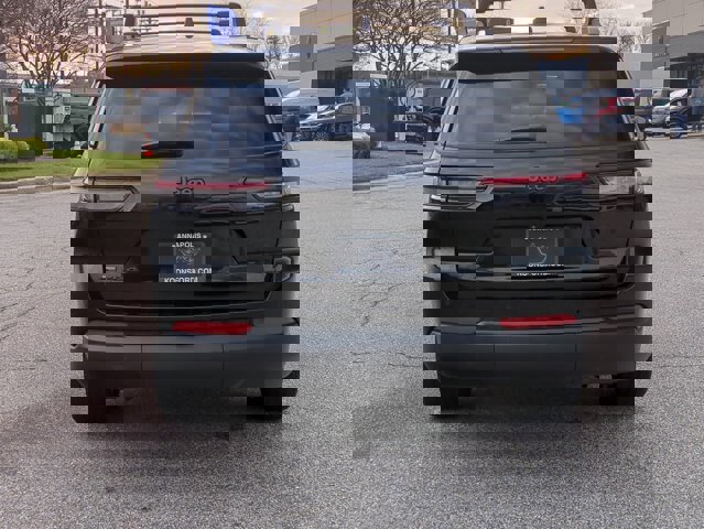 Used 2022 Jeep Grand Cherokee L Laredo image 4