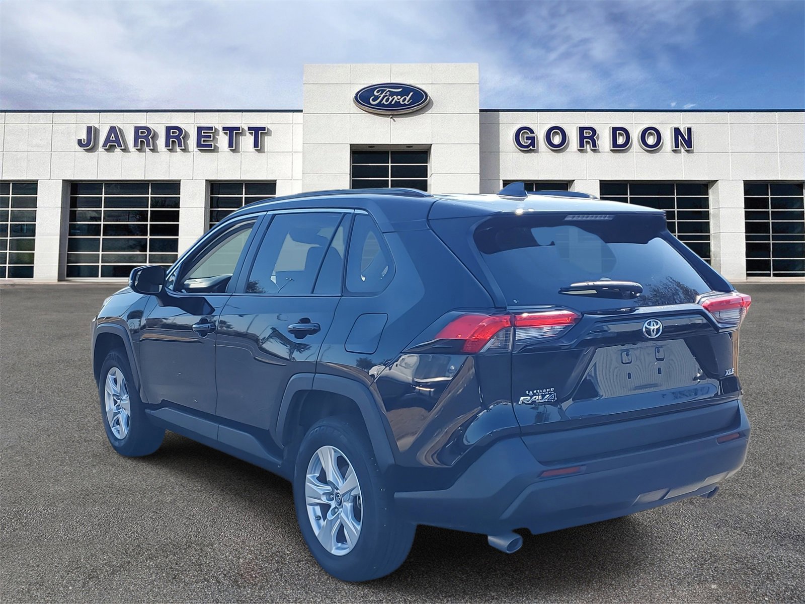Used 2019 Toyota RAV4 XLE image 2