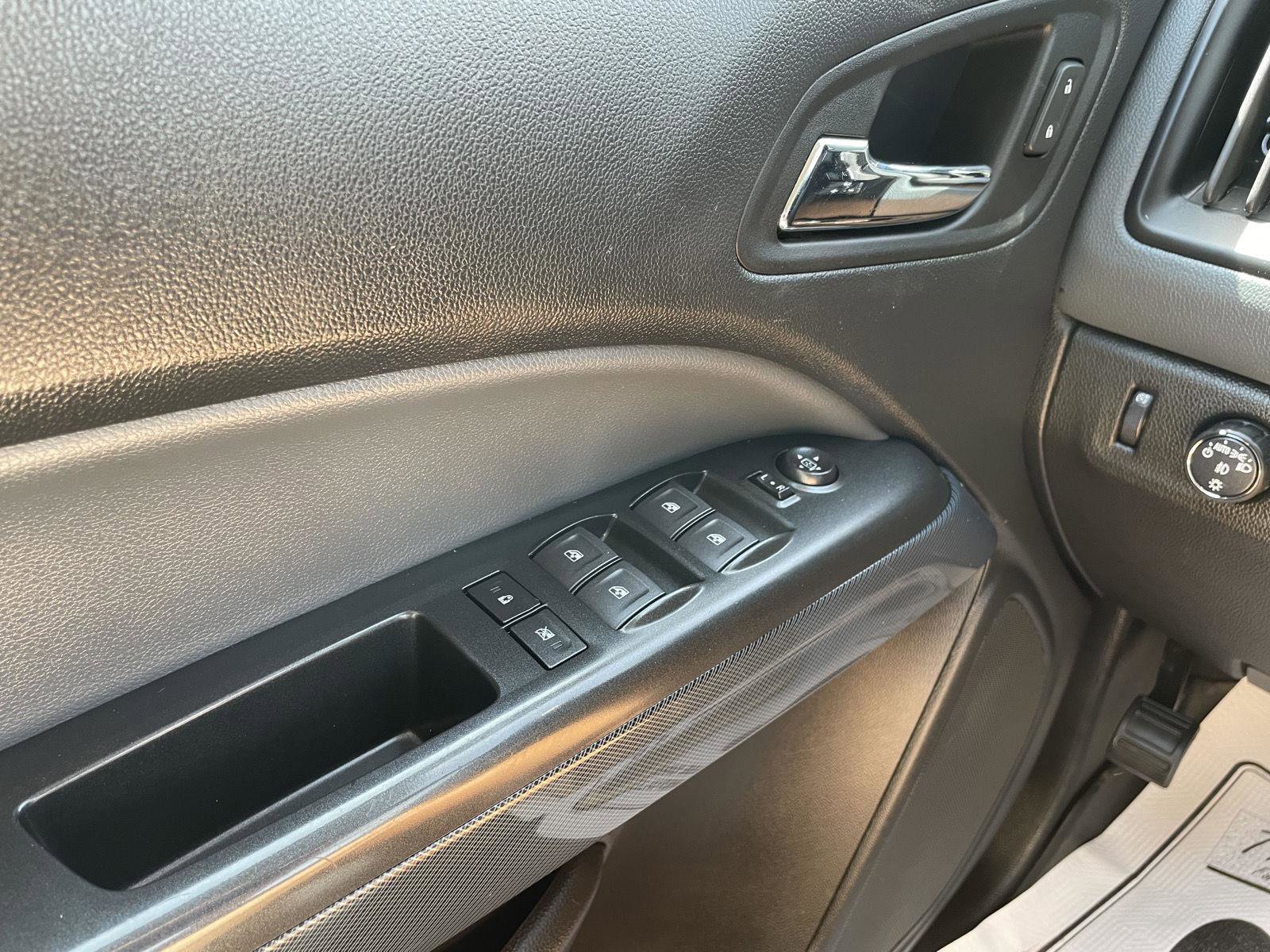 Used 2022 Chevrolet Colorado Z71 AWD/4WD image 32