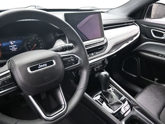 Used 2024 Jeep Compass Latitude image 24