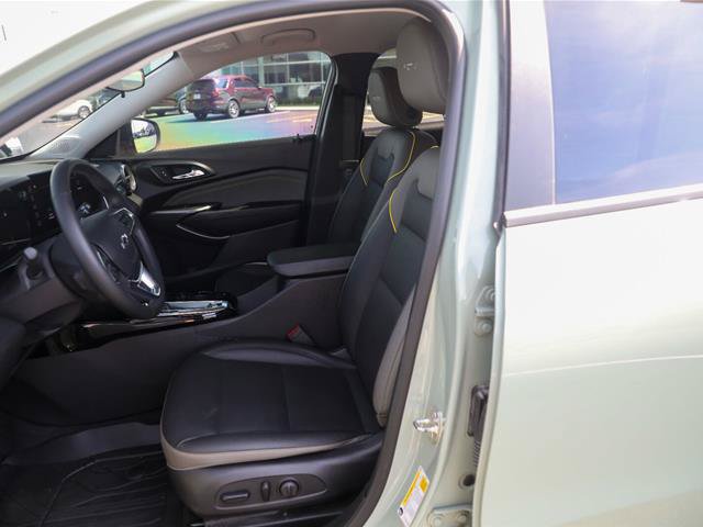 Used 2024 Chevrolet Trax ACTIV w/ Driver Confidence Package FWD image 2