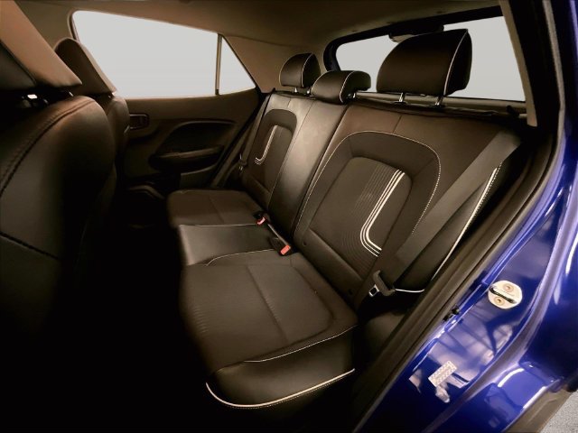 Used 2022 Hyundai Venue Limited FWD image 25
