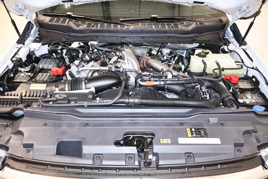 Certified 2025 Ford F450 Platinum w/ FX4 Off-Road Package image 48