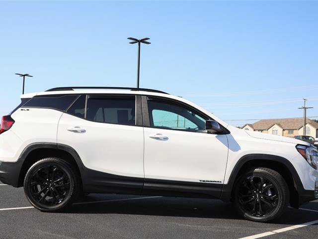 Used 2022 GMC Terrain SLE w/ Driver Convenience Package AWD/4WD image 11