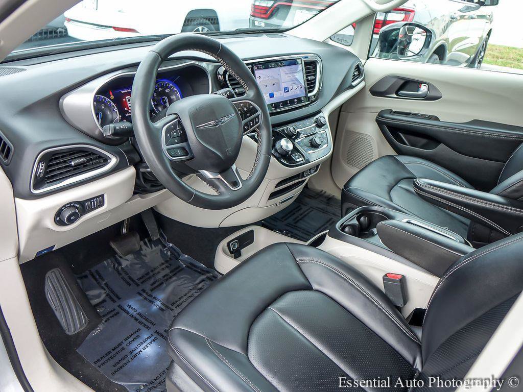 Used 2024 Chrysler Pacifica Touring-L FWD image 10