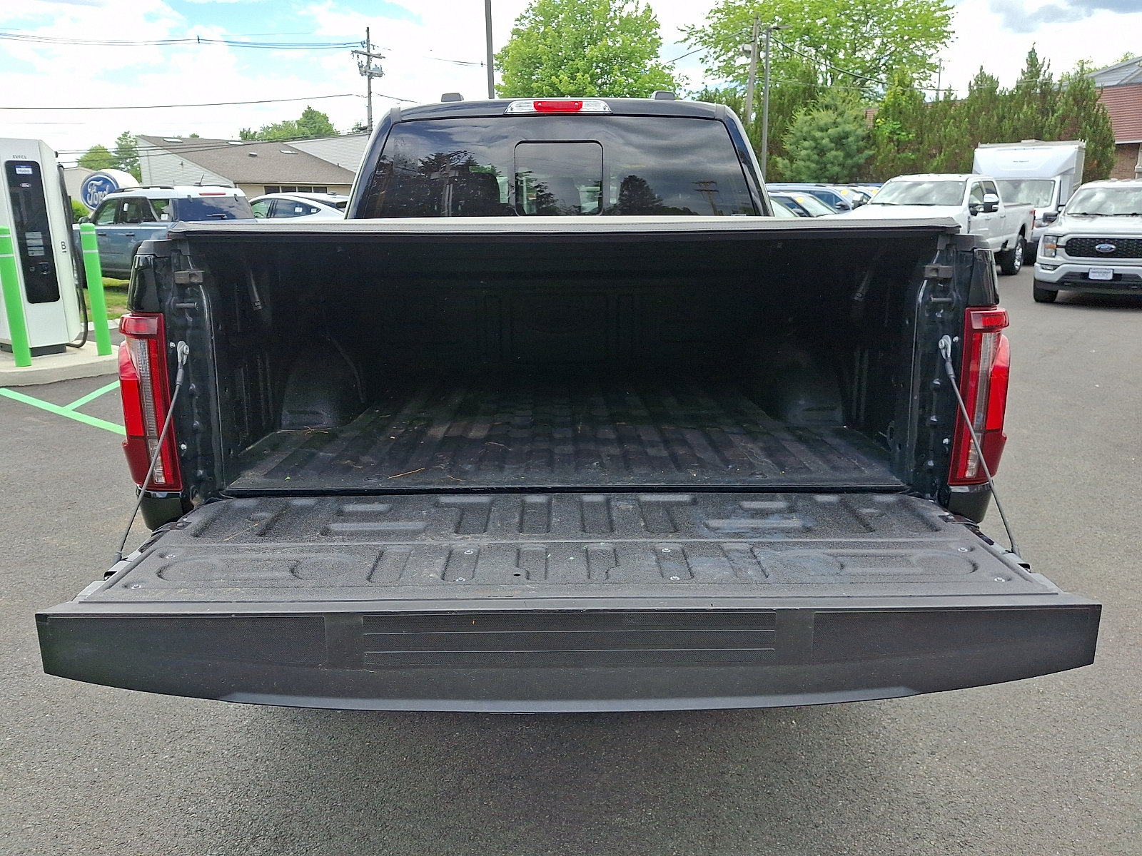 Certified 2025 Ford F150 Lariat w/ Equipment Group 501A Mid AWD/4WD image 29