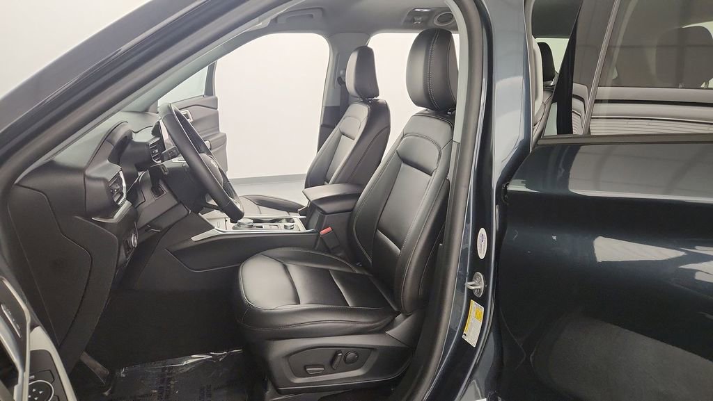 Certified 2024 Ford Explorer XLT w/ Equipment Group 202A AWD/4WD image 15