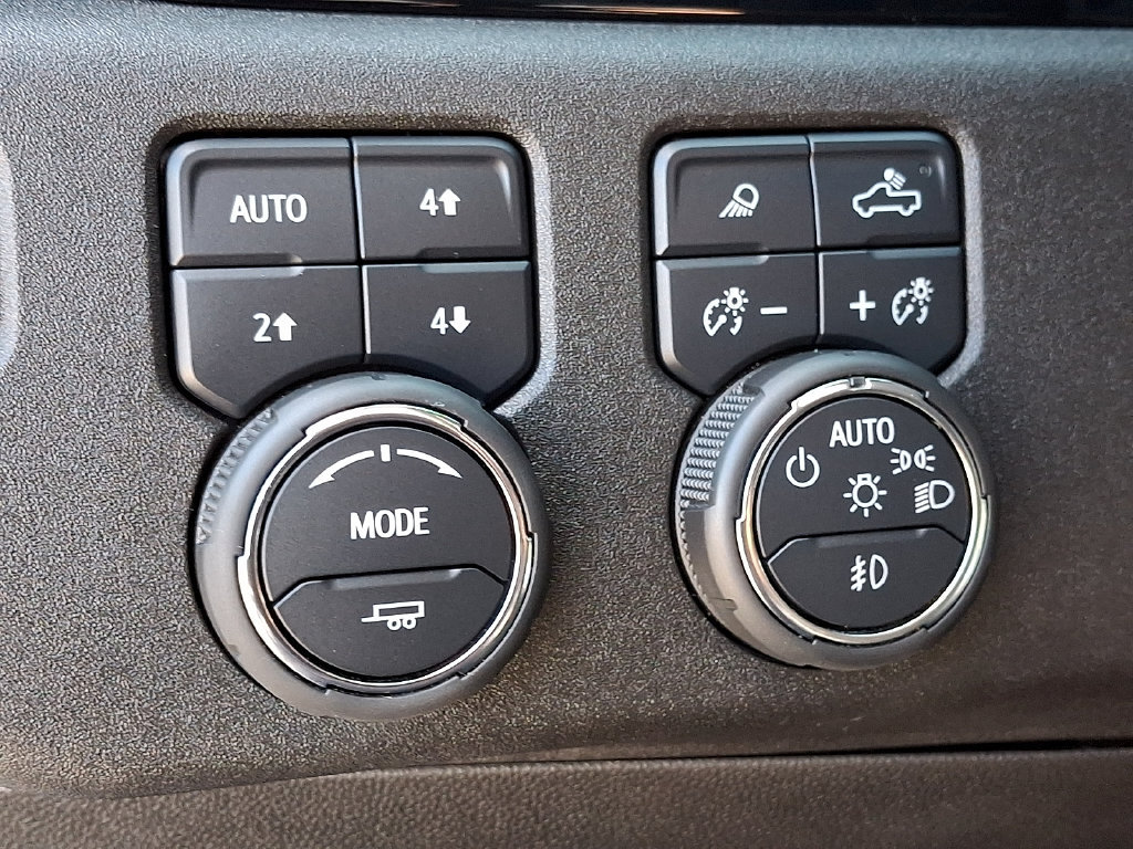 Used 2024 Chevrolet Silverado 1500 LTZ AWD/4WD image 25
