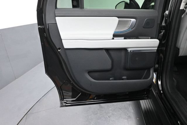 Certified 2025 Ford Expedition Max Platinum w/ Driver's Package AWD/4WD image 23