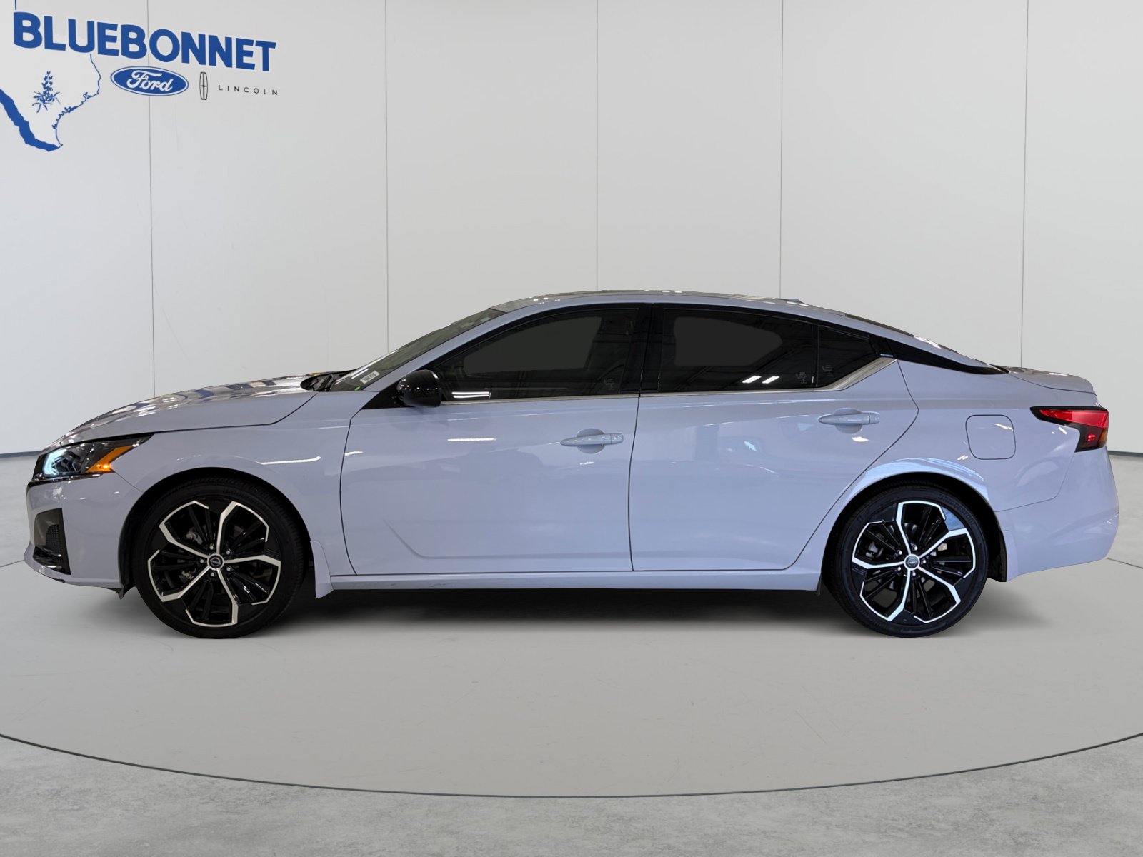 Used 2025 Nissan Altima 2.5 SR w/ SR Premium Package FWD image 8