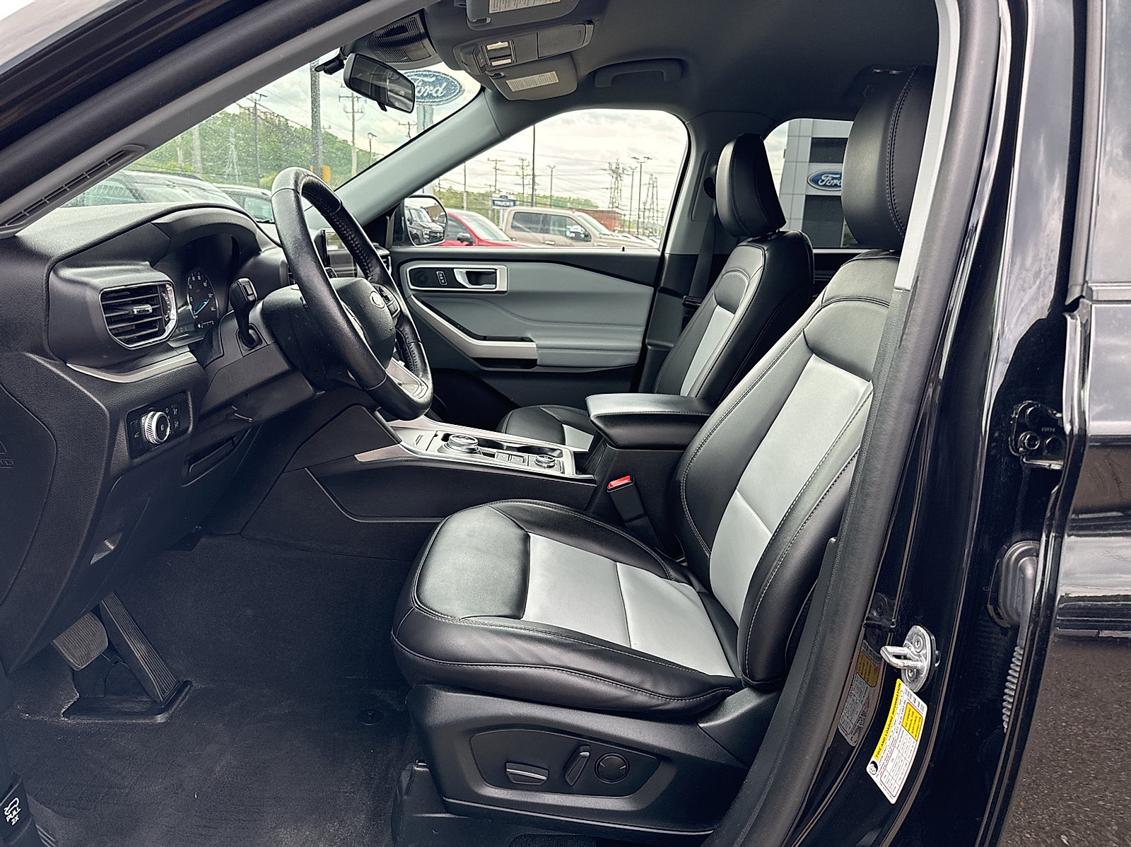Certified 2023 Ford Explorer XLT w/ Equipment Group 202A AWD/4WD image 14