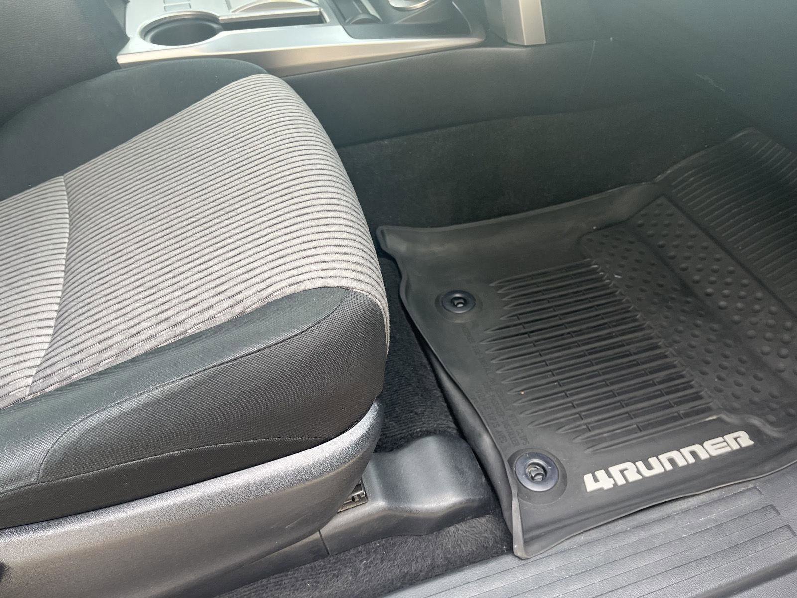 Used 2018 Toyota 4Runner SR5 AWD/4WD image 16