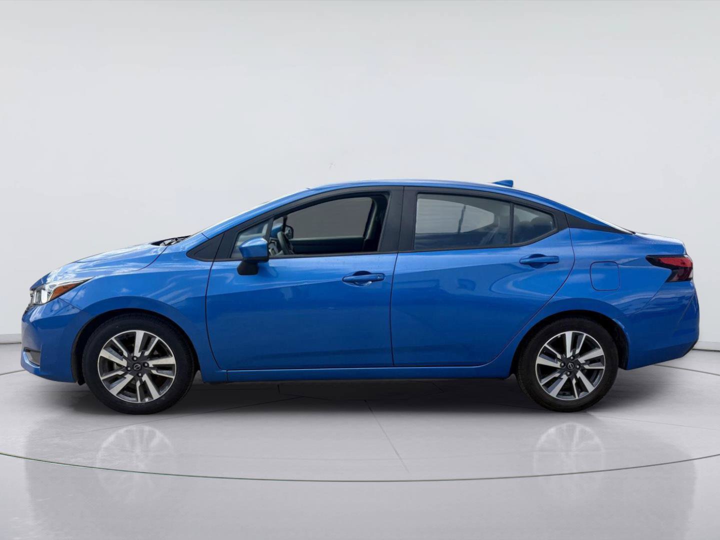 Used 2024 Nissan Versa SV FWD image 8